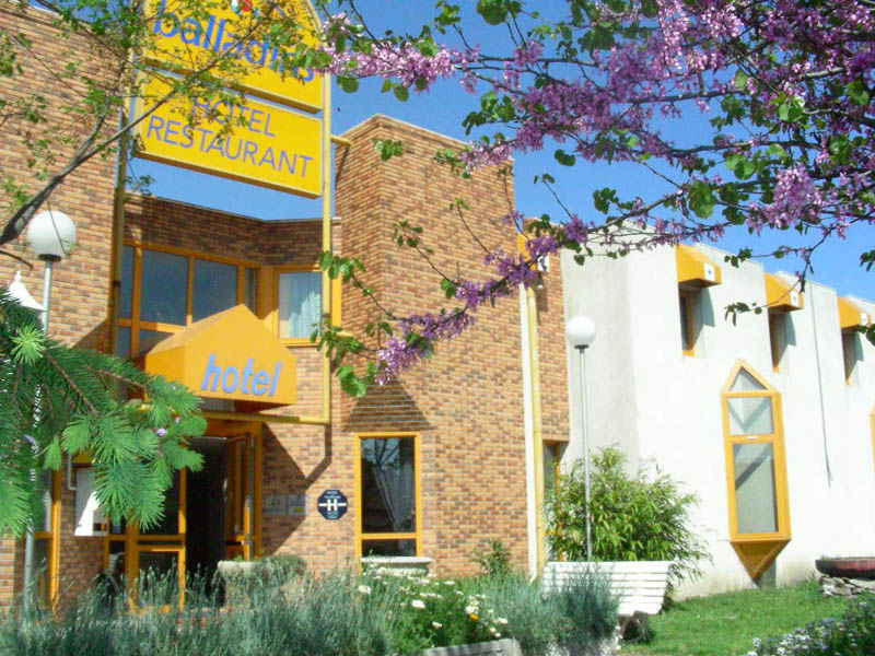 Logis Hotel L'Etoile Carcassonne Exterior photo
